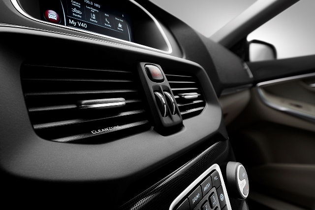 Volvo Cars представляет обновлённые V40 и V40 Cross Country